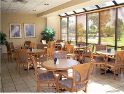 Hampton Inn Clinton - image 11