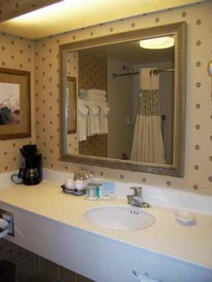 Hampton Inn Clinton - image 13