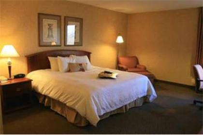 Hampton Inn Clinton - image 4