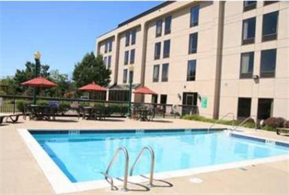 Hampton Inn Clinton - image 9