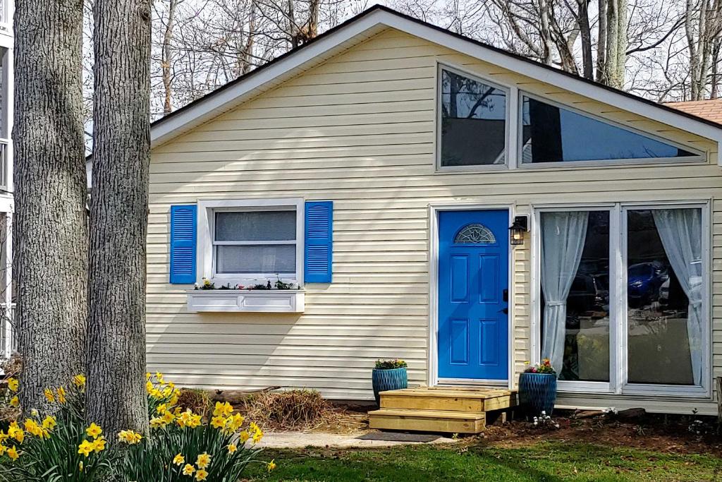 Waterfront Chesapeake Cottage in Oyster Bay - Dock - main image