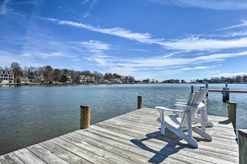 Waterfront Chesapeake Cottage in Oyster Bay - Dock - image 4