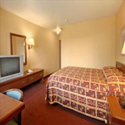 Regency Inn & Suites - image 2