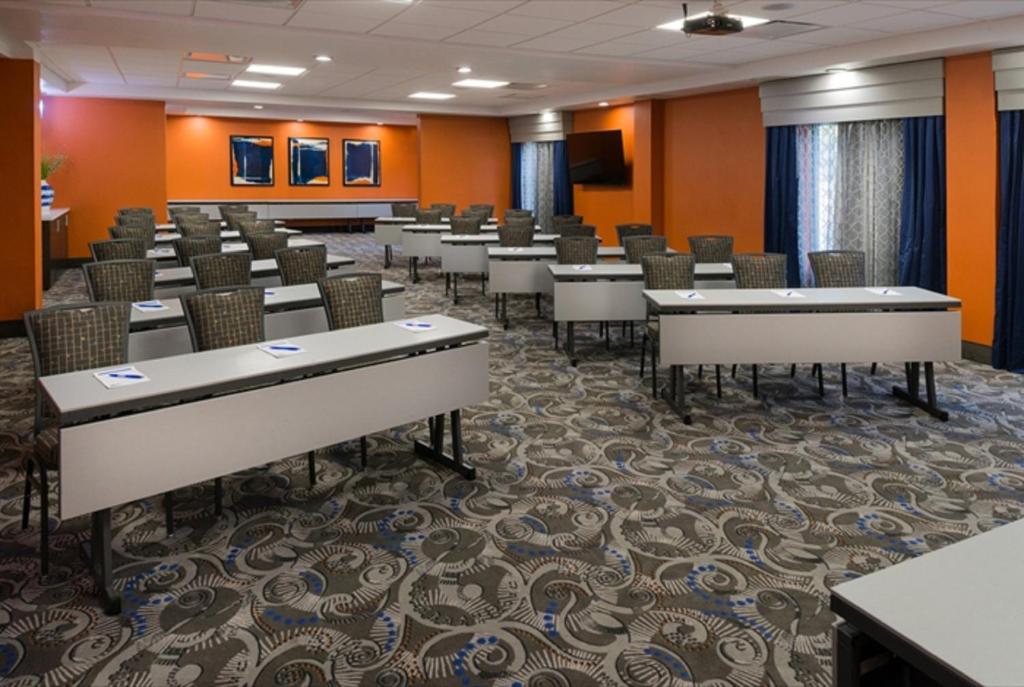 Holiday Inn Express & Suites Nashville Southeast - Antioch an IHG Hotel - image 6