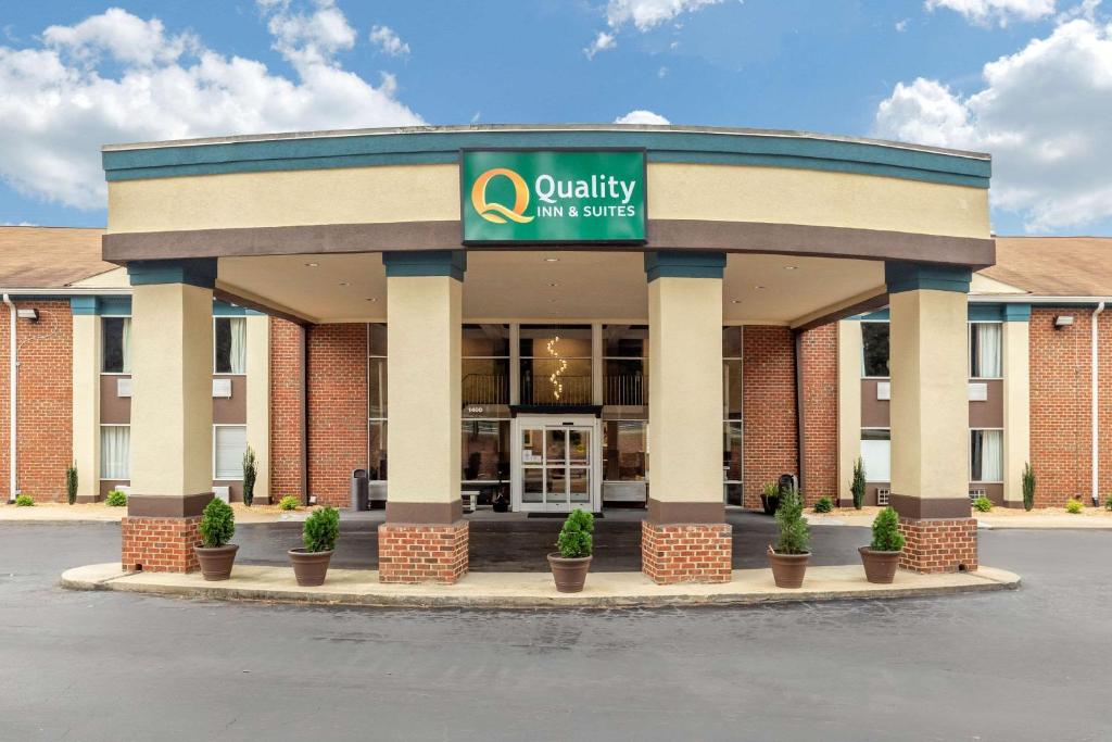 Quality Inn & Suites Apex-Holly Springs - image 2