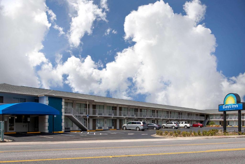 Days Inn by Wyndham Apopka/Orlando - main image