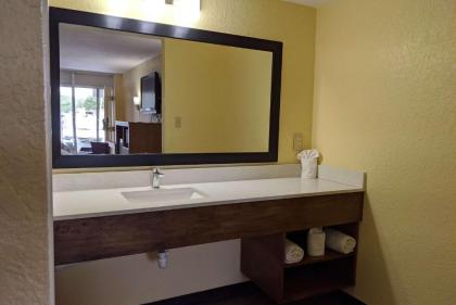 Days Inn by Wyndham Apopka/Orlando - image 2