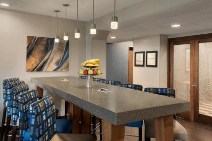 Hampton Inn Appleton-Fox River Mall Area - image 3