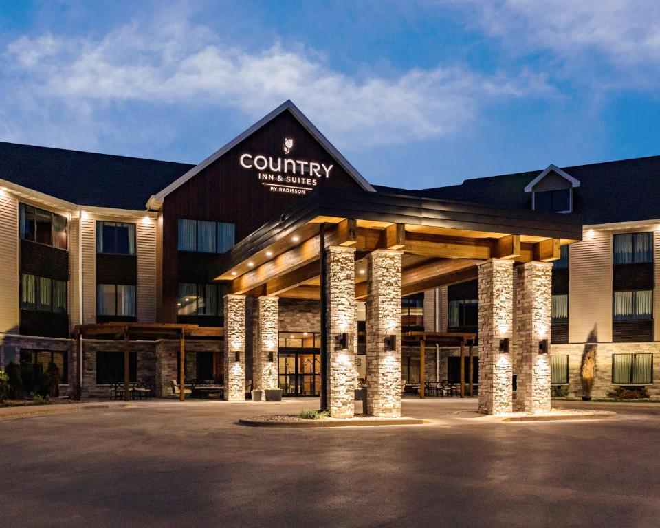 Country Inn & Suites by Radisson Appleton WI - main image