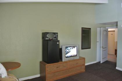 Budget Inn of Appleton - image 5