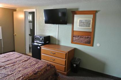 Budget Inn of Appleton - image 7