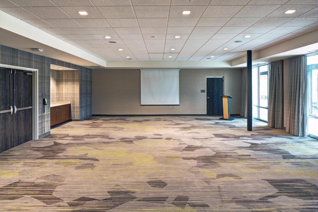 Courtyard by Marriott Appleton Riverfront - image 4