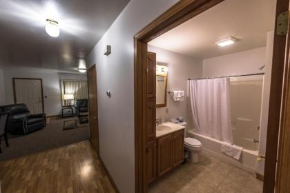 Draft Horse Inn and Suites - image 2