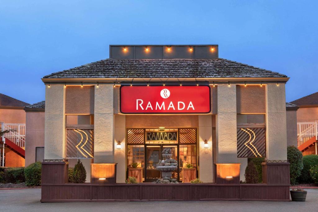 Ramada by Wyndham Arcata - main image