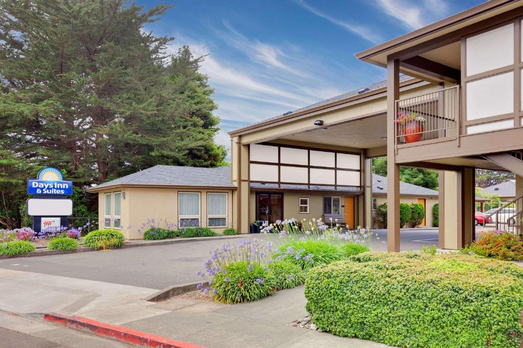 Days Inn & Suites by Wyndham Arcata - main image