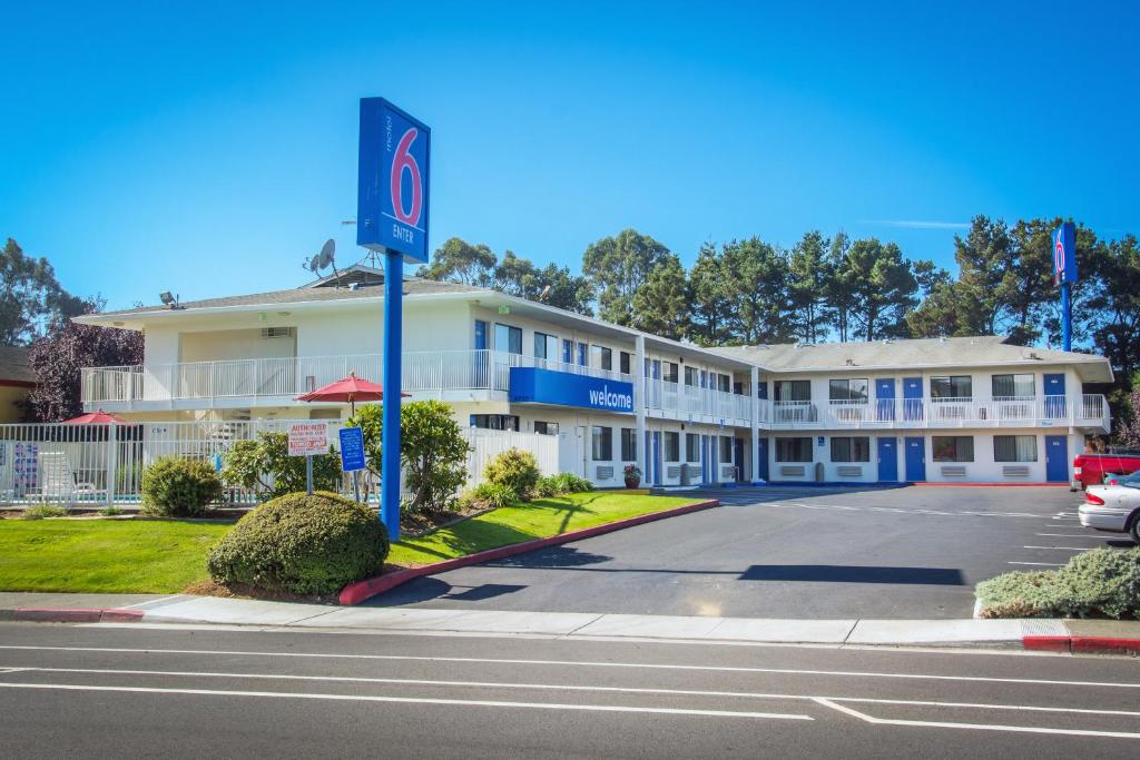 Motel 6-Arcata CA - Humboldt University - image 7