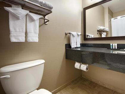 Best Western Plus Green Mill Village Hotel & Suites - image 11