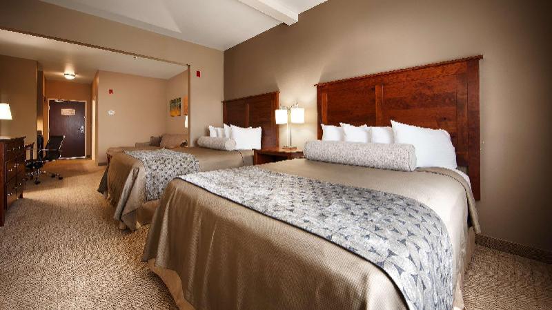 Best Western Plus Green Mill Village Hotel & Suites - image 5