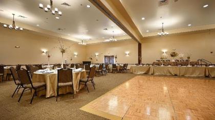 Best Western Plus Green Mill Village Hotel & Suites - image 9