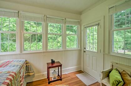 Le Canard Cottage with Porch 10 Mi to Asheville! - image 14