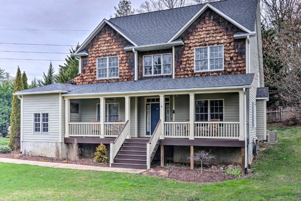 Porch Patio Proximity! Home Near Dtwn Asheville - main image