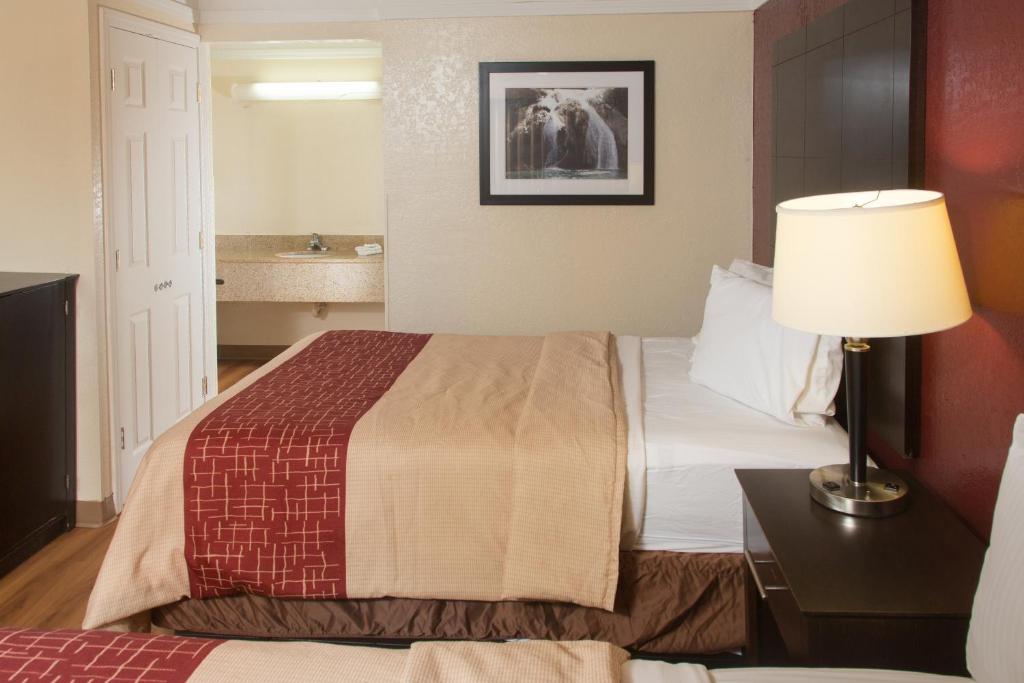 Red Roof Inn Ardmore - image 6