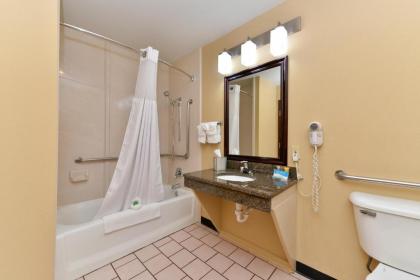 Boarders Inn and Suites by Cobblestone Hotels - Ardmore - image 9