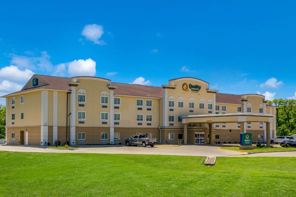 Quality Inn & Suites - image 3