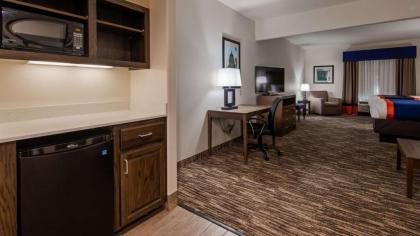 Best Western Plus Ardmore Inn & Suites - image 12