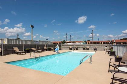 Quality Inn Arkadelphia - University Area - image 2