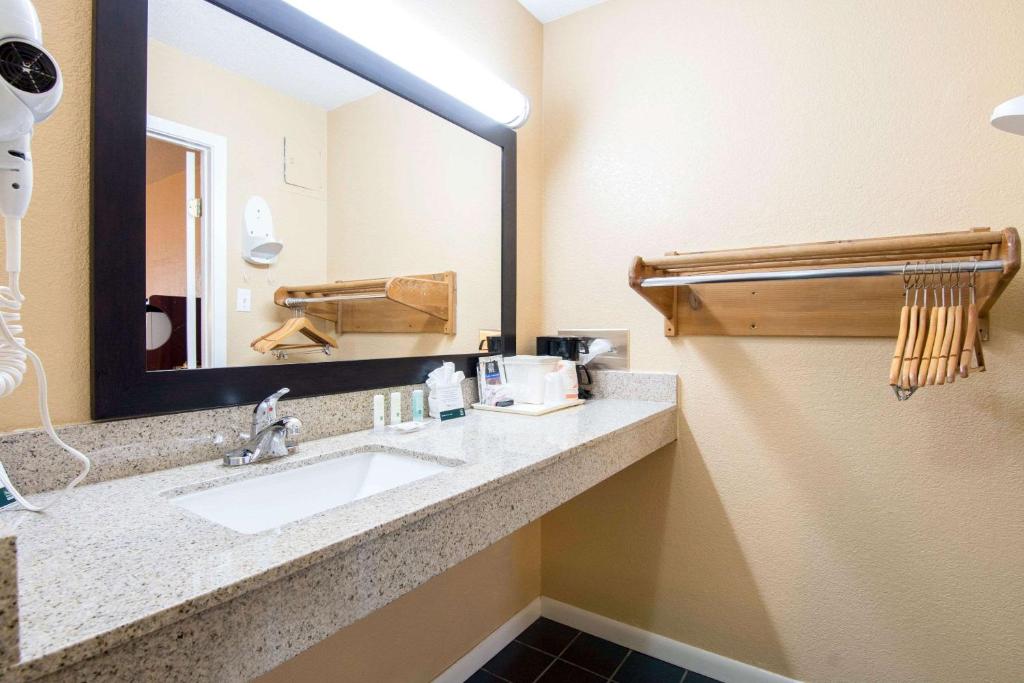 Quality Inn Arkadelphia - University Area - image 6