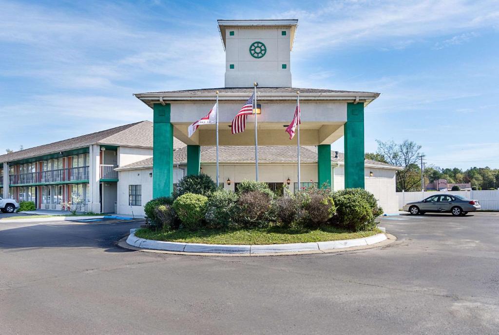 Econo Lodge - main image