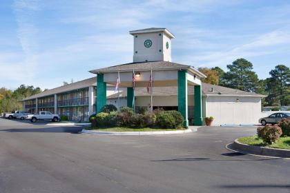 Econo Lodge - image 11