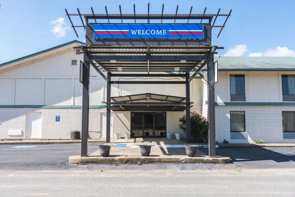 Motel 6-Arkadelphia AR - image 6