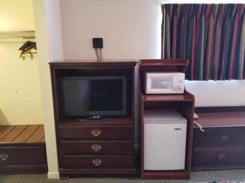 Americas Best Value Inn Arkansas City - image 2