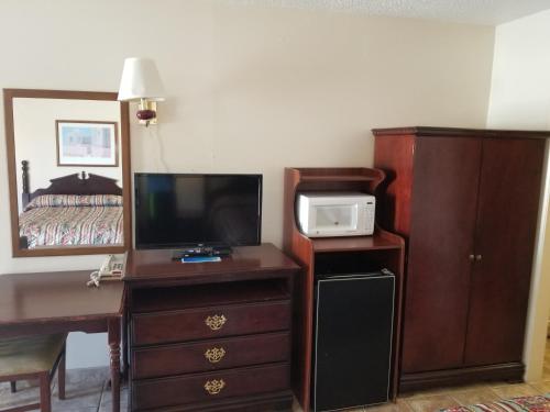 Americas Best Value Inn Arkansas City - image 3