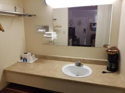 Americas Best Value Inn Arkansas City - image 4