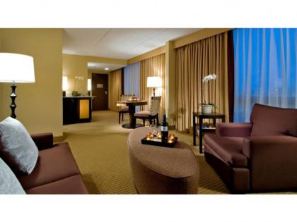 DoubleTree by Hilton Chicago - Arlington Heights - image 14