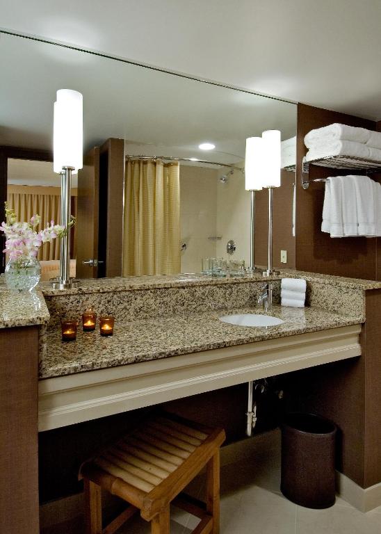 DoubleTree by Hilton Chicago - Arlington Heights - image 4