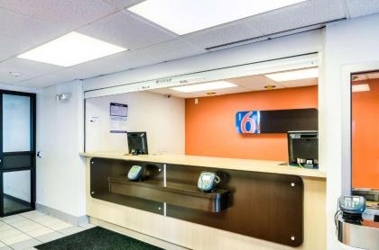 Motel 6-Arlington Heights IL - Chicago North Central - image 5