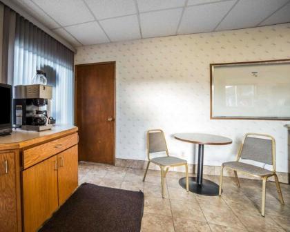 Rodeway Inn Arlington - image 4