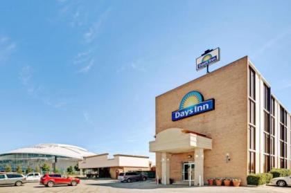 Days Inn by Wyndham Arlington Six Flags/AT&T Stadium - image 2