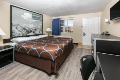 Super 8 by Wyndham Arlington Near AT&T Stadium - image 4