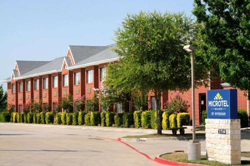 Microtel Inn & Suites by Wyndham Arlington/Dallas Area - main image