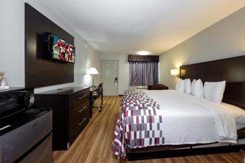 Red Roof Inn Arlington - Entertainment District - image 3