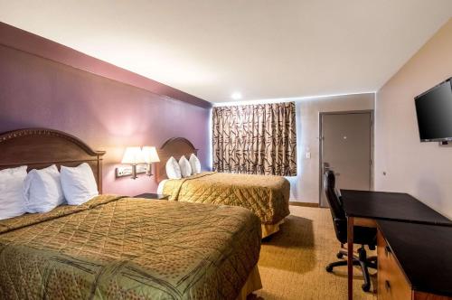 Rodeway Inn Arlington - image 3