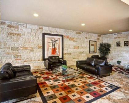 Comfort Suites Arlington - Entertainment District - image 2