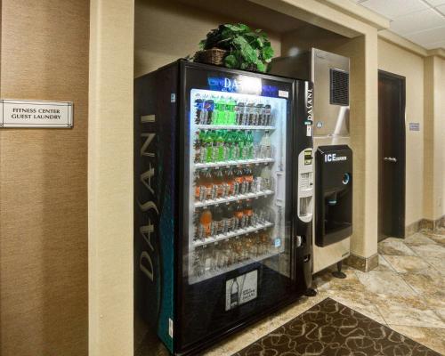 Comfort Suites Arlington - Entertainment District - image 4