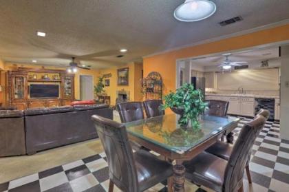 Spacious Home with Deck about 2 mi to Lake Arlington