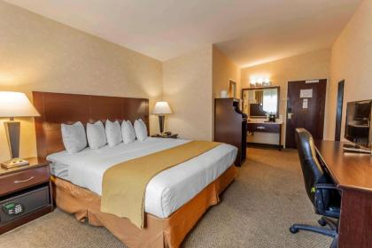 Quality Inn Near Seattle Premium Outlets - image 2